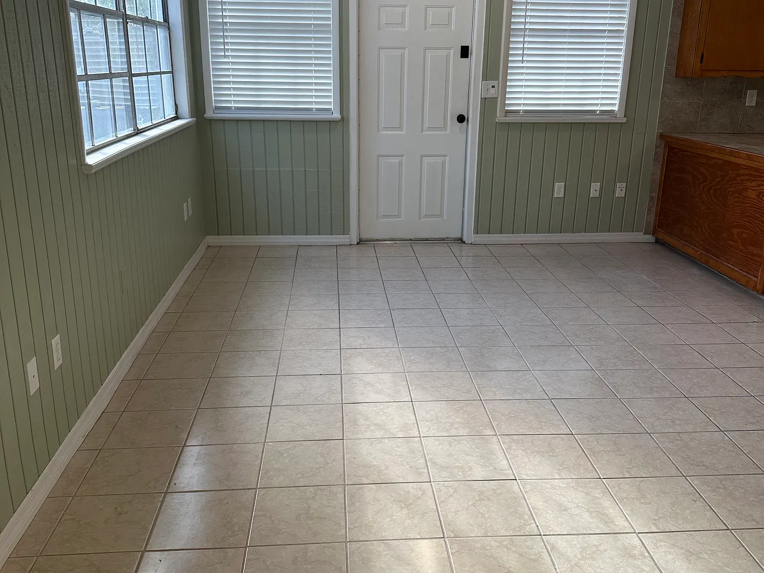 1 bed, 700 sqft, $1,300 — Photo 3