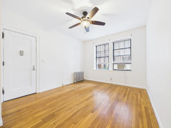 311 West 19th Street image 1 of 7