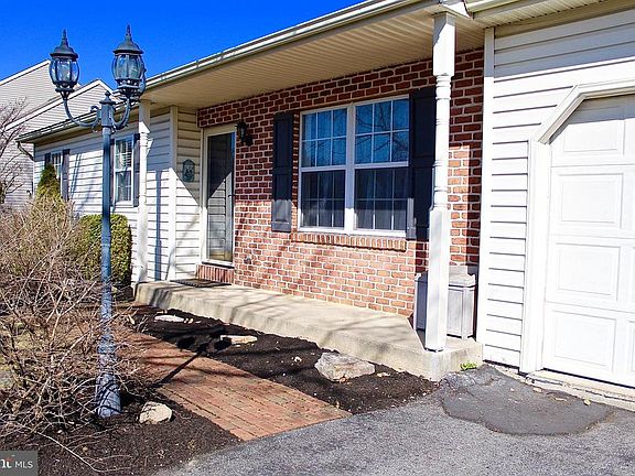 3rd image of 5 E BROOKFIELD DRIVE