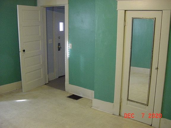5th image of 420 W Back St
