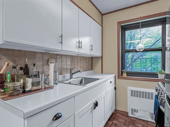 118-66 Metropolitan Avenue image 8 of 16