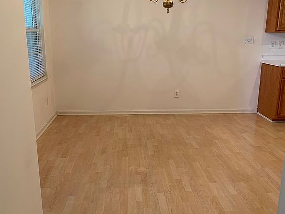 5th image of 150 Springwood Ln
