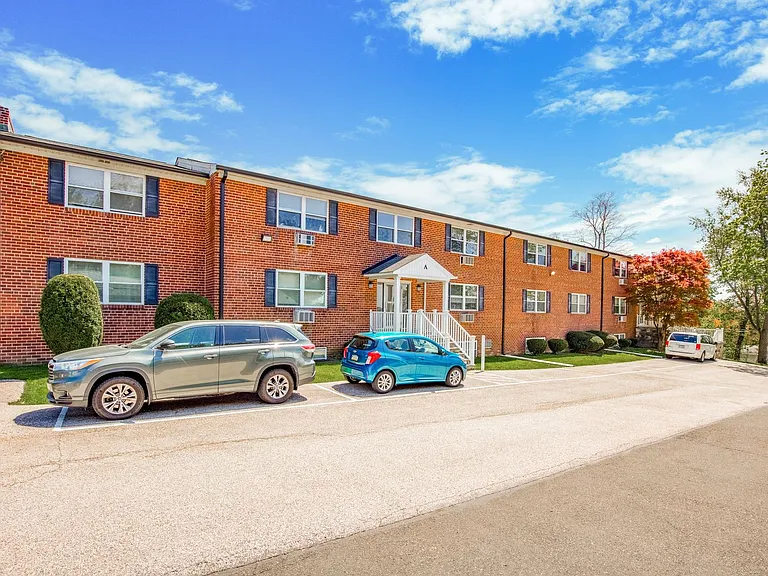 500 Manor House Ln — Photo 52