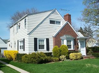 617 Hillside Ave, New Hyde Park, NY 11040