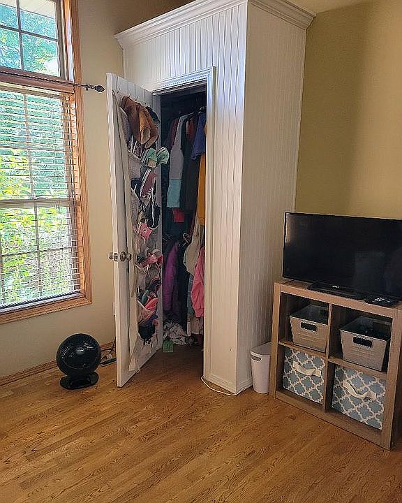 BR 2 built in double hanging