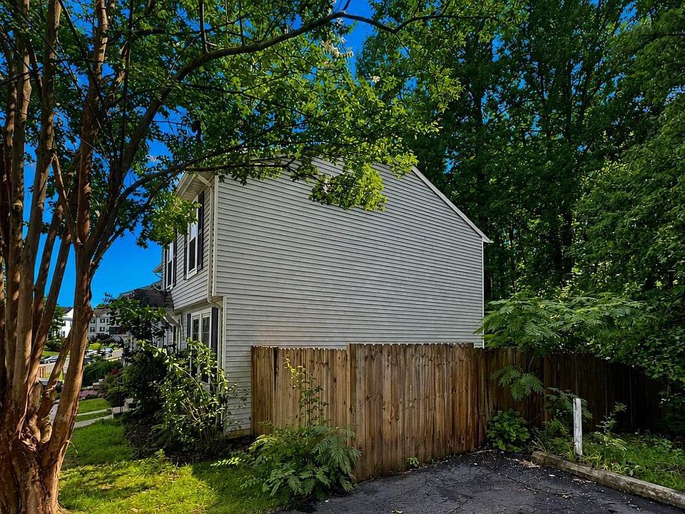 2nd image of 207 Essex St #4