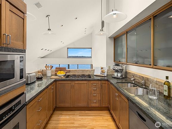 5th image of 2021 1st Avenue #F20