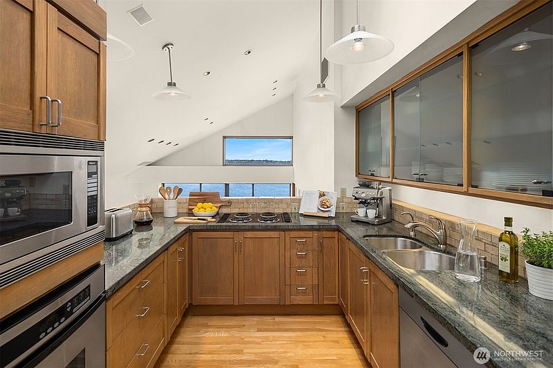 5th image of 2021 1st Avenue #F20