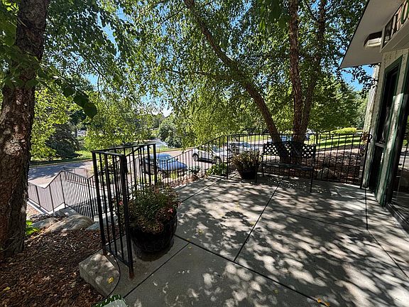 3rd image of 10521 Cedar Lake Rd APT 411
