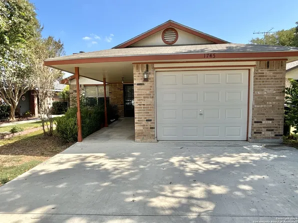 1745 BROADMOOR DR, New Braunfels, TX 78130