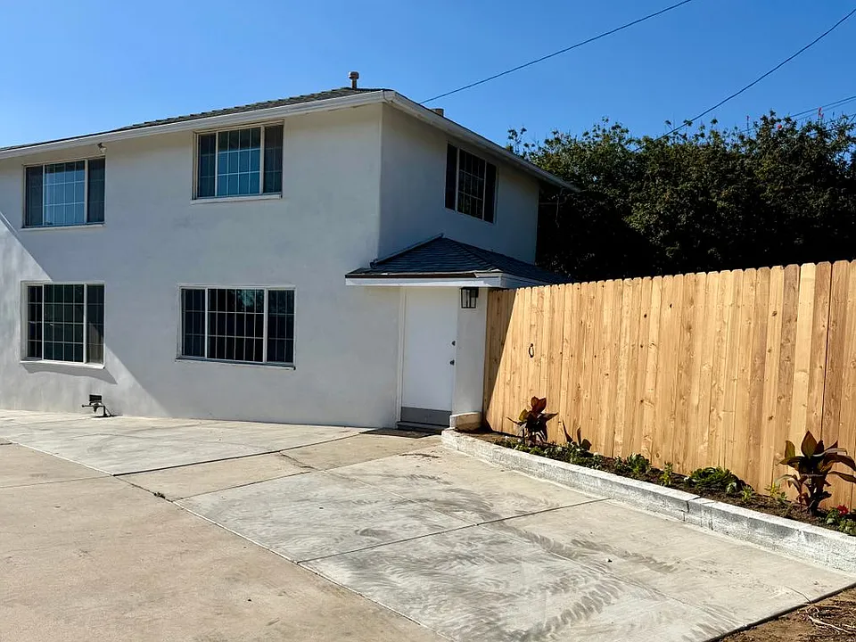 541 W Loop Dr