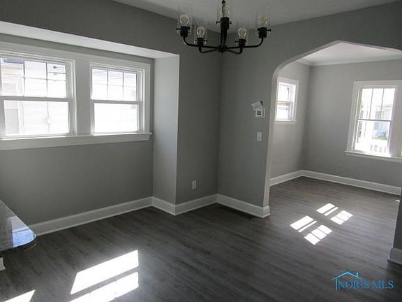 4th image of 2552 Elsie Ave
