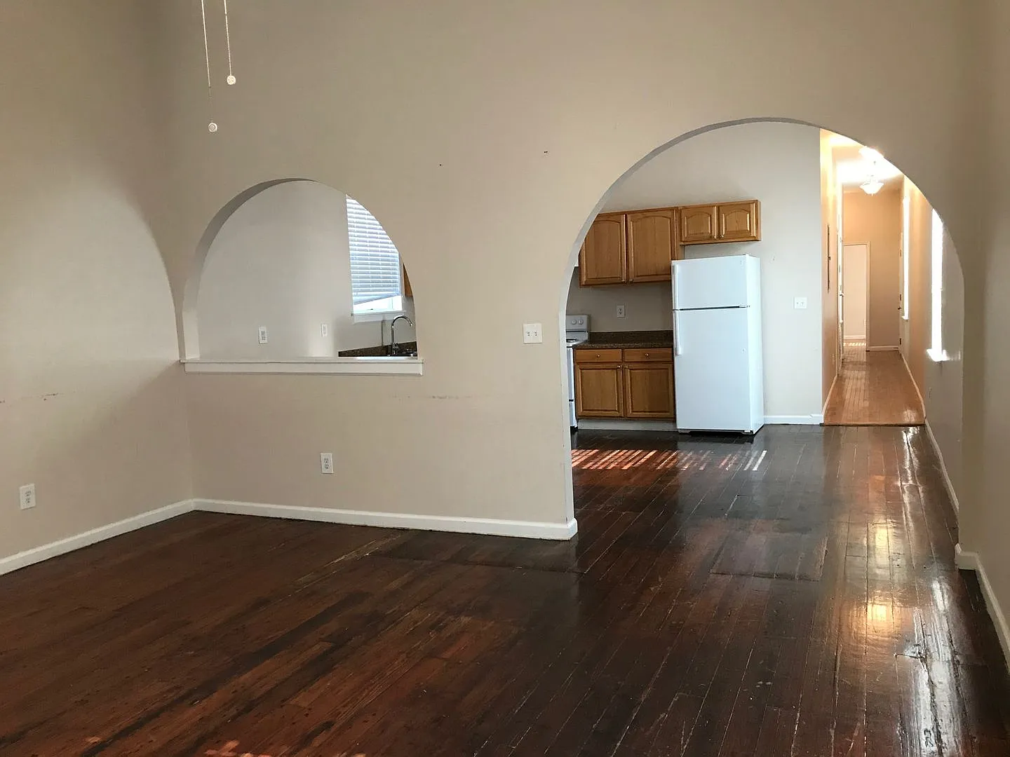 Spacious 3 Br/2 Ba Rental In Mid-City With Backyard And Driveway (Section 8 Not Accepted) — Photo 4