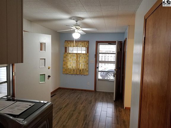 5th image of 124 W F Ave