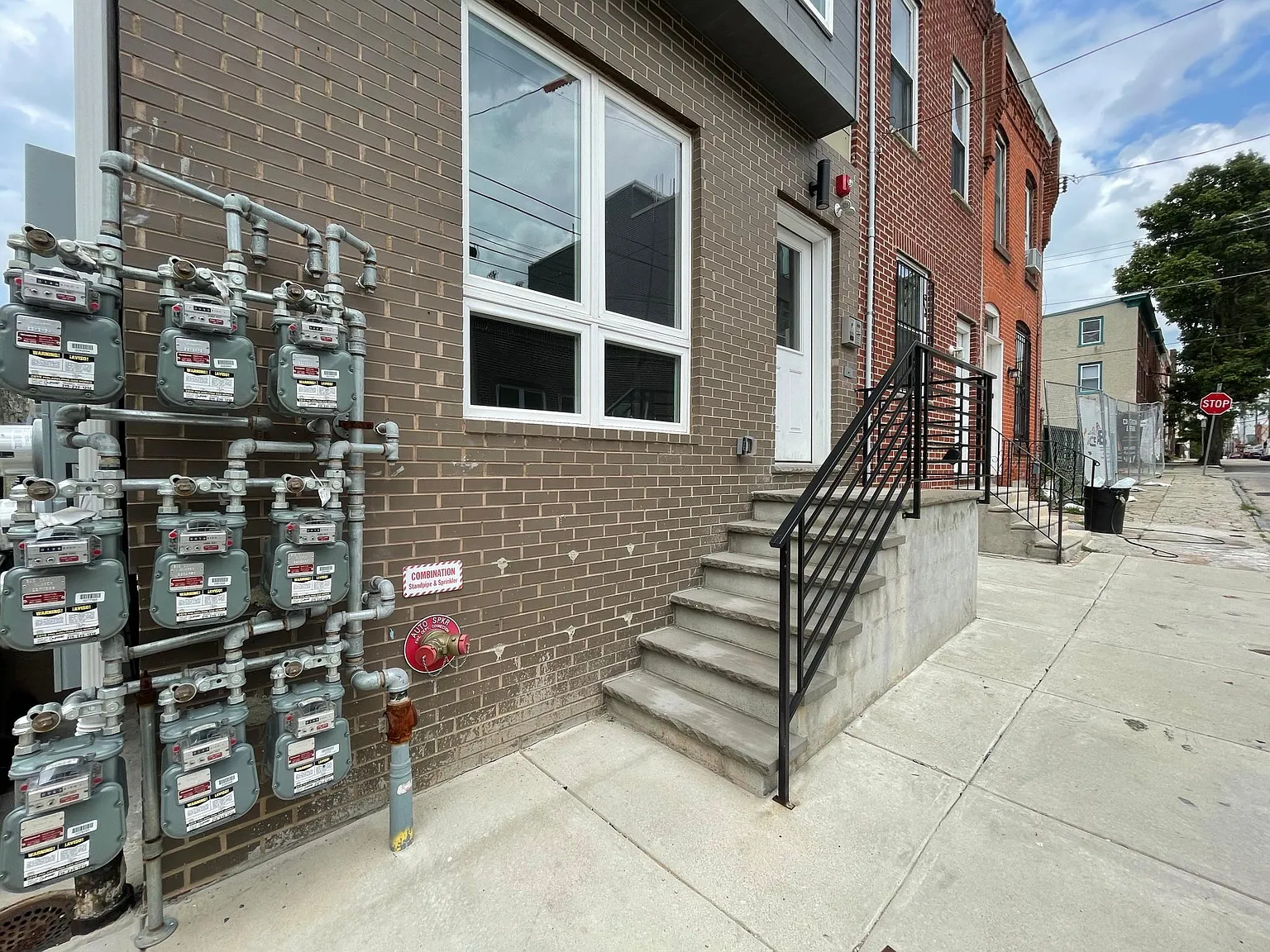 2 bed, 850 sqft, $1,699 — Photo 3