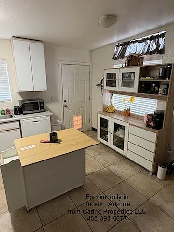 Kitchen, door to backyard