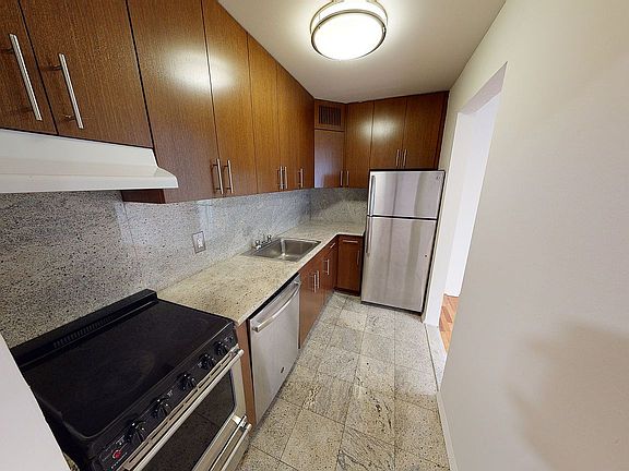 4th image of 284 Mott St APT 2D