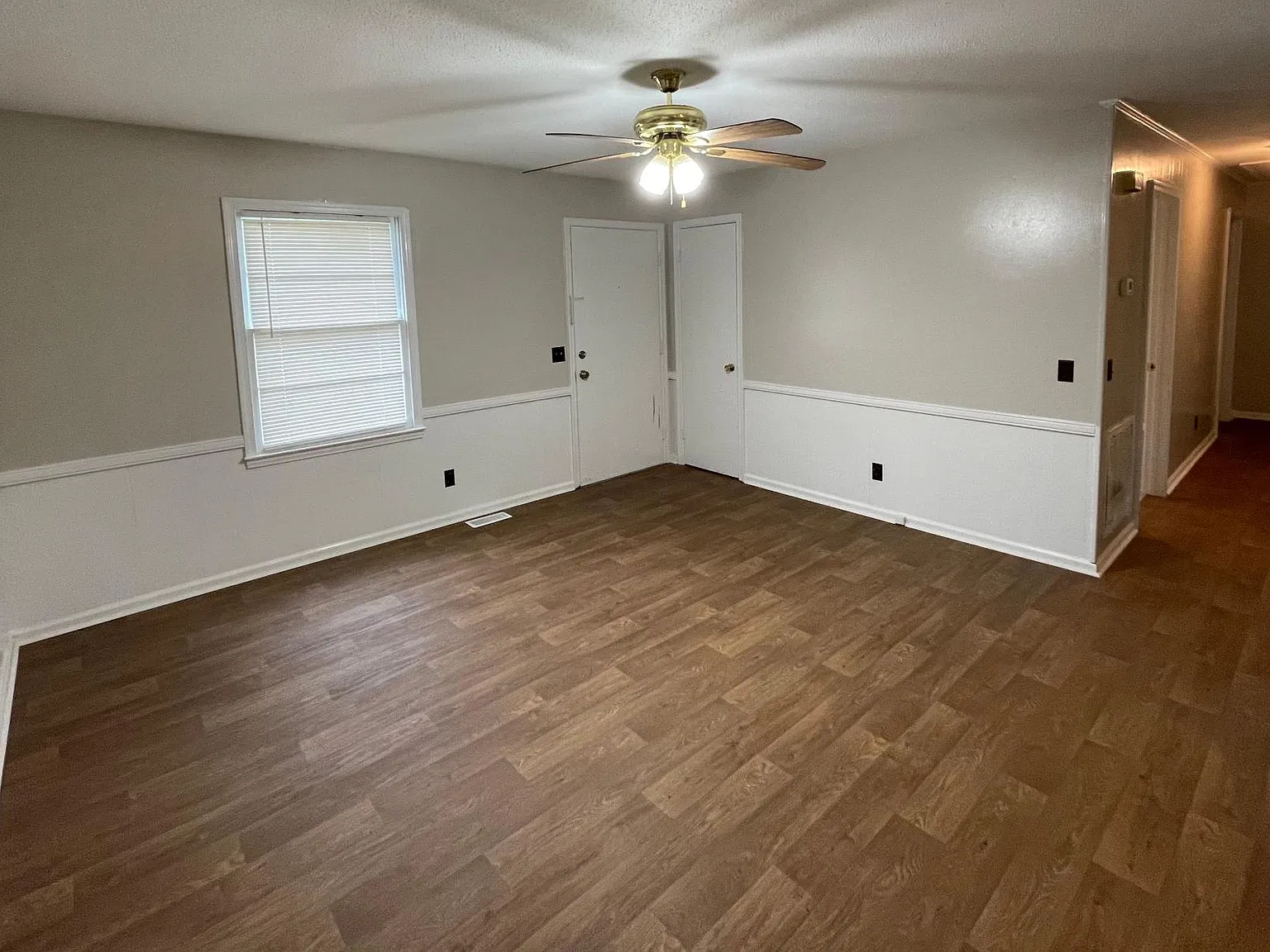 3 bed, 1.5 bath, 1123 sqft, $1,295 — Photo 3