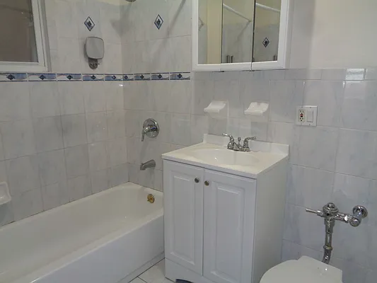 Rented by Zikos Realty Services | media 22