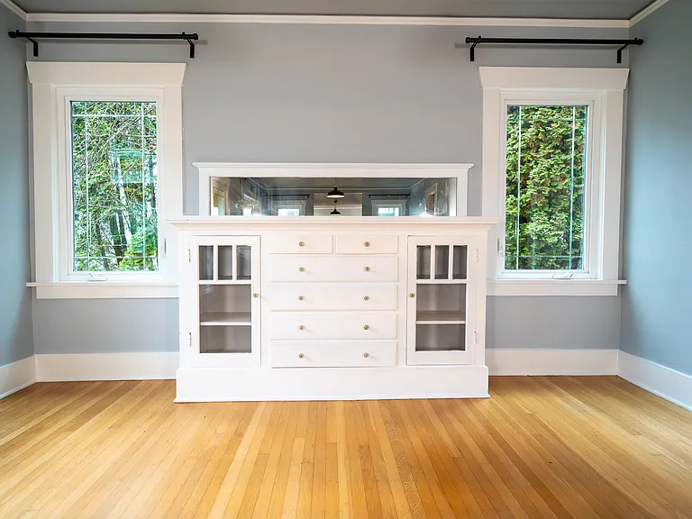 LR - built in cabinet