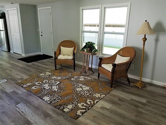 4th image of 128 Twin Lake Dr