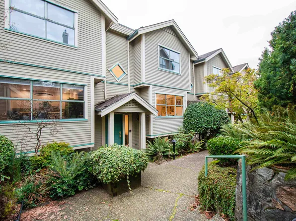 229 E 8th St #5, North Vancouver, BC V7L 1Y9