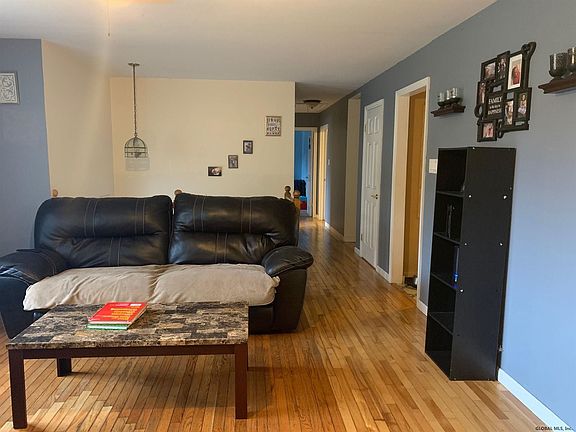 3rd image of 37 Mountain View Dr