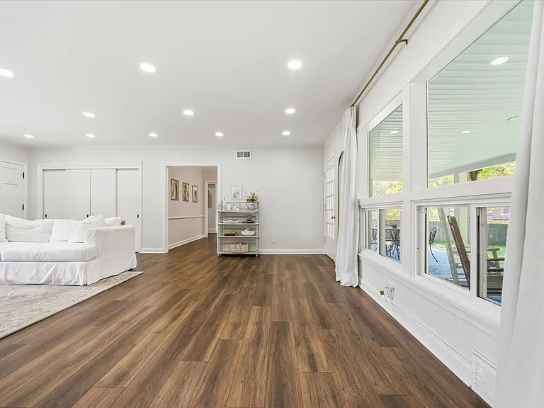 4665 Park Ave — Photo 8