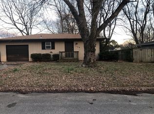 1148 S Willow Ln, Springfield, MO 65804