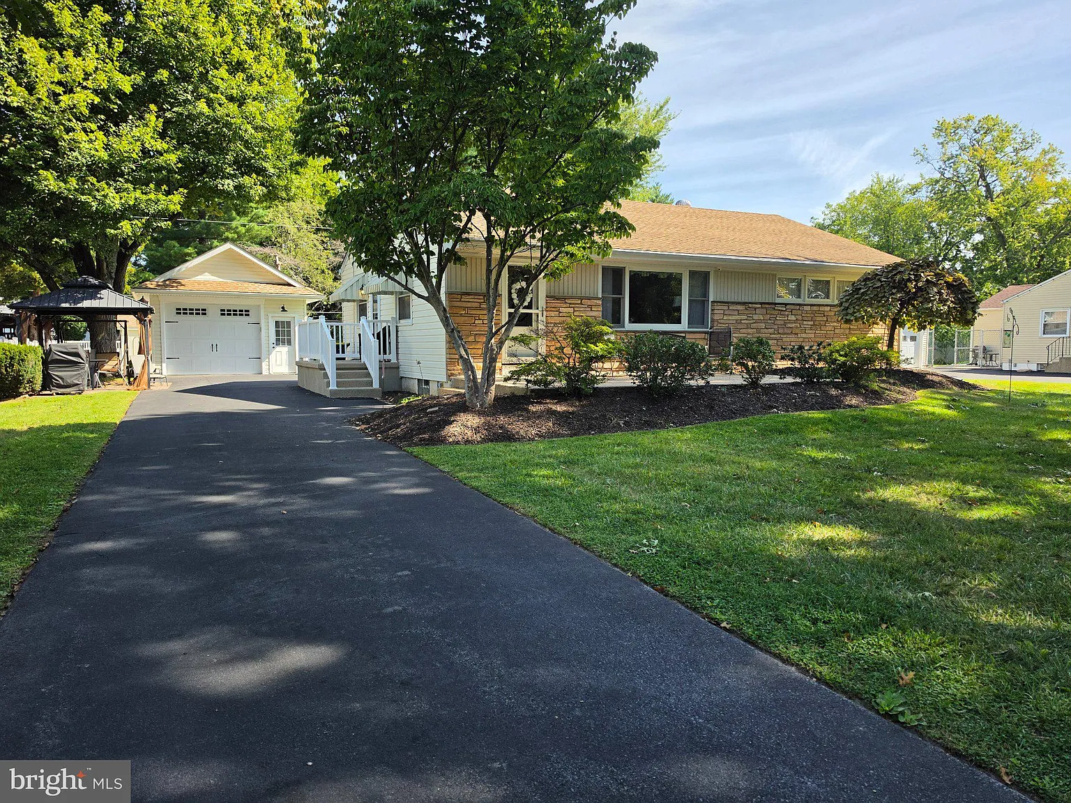4 bed, 2.0 bath, 1820 sqft, $4,000 — Photo 4