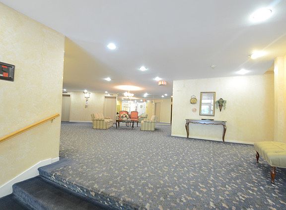 5th image of 909 E Kenilworth Ave Unit 418