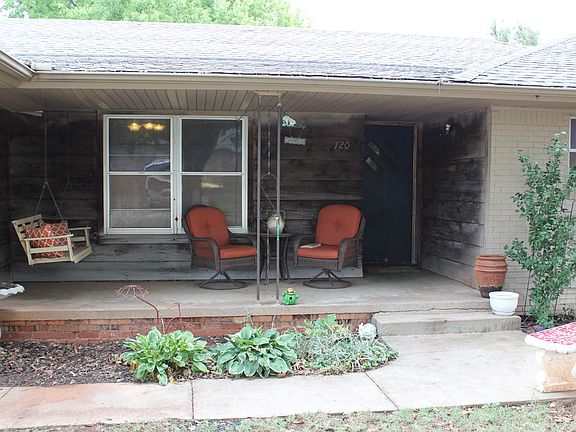3rd image of 120 Elmwood Cir