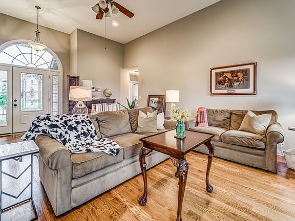 5th image of 1756 Apache Way