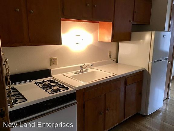 2nd image of 1935 N Oakland Ave APT 12