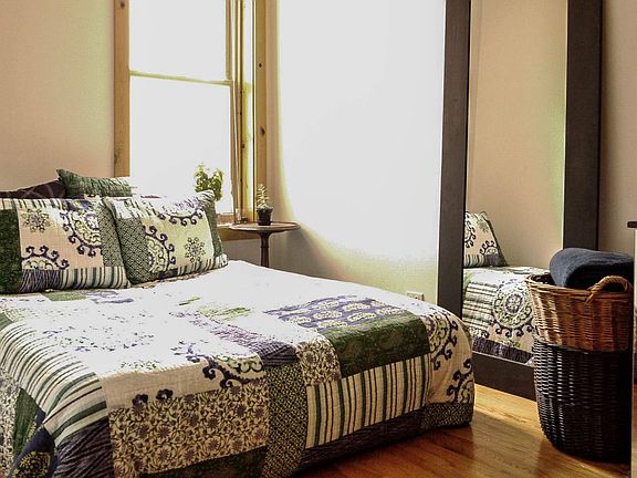 5th image of 940 N Damen Ave #3W