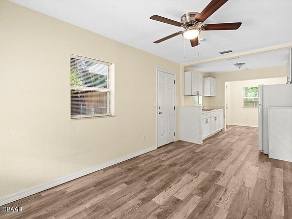 5th image of 1035 6th St