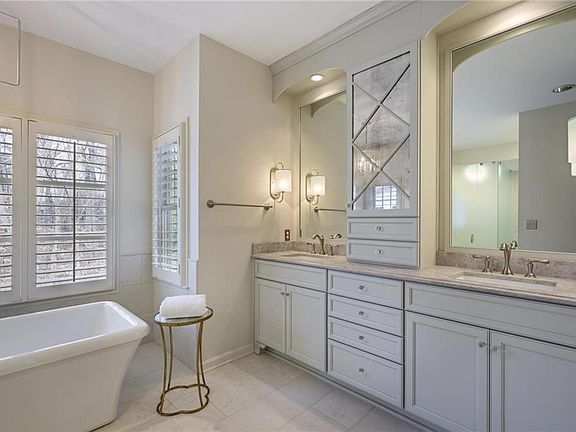 3rd image of 2080 Old Dominion Rd