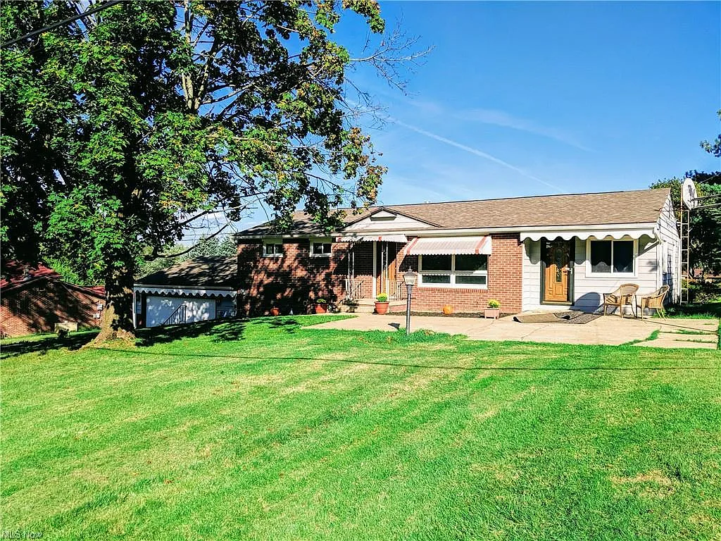 354 Dietz Ave NE photo 1