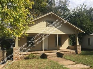 319 N 8th St, Ponca City, OK 74601
