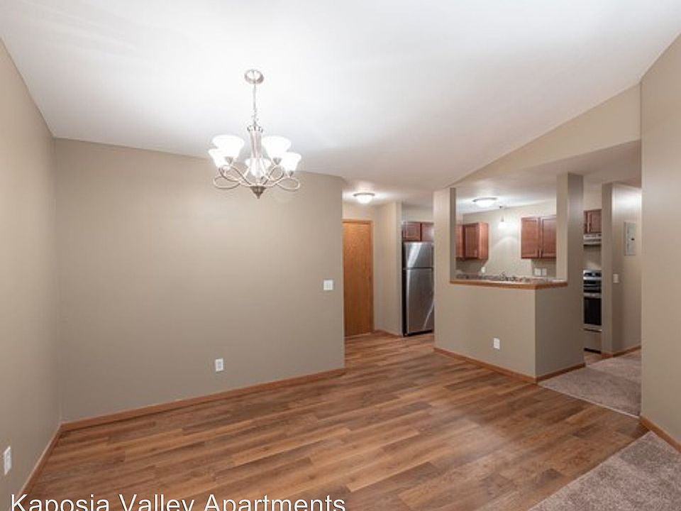 1st image of 1905 Parkwood Dr APT 208