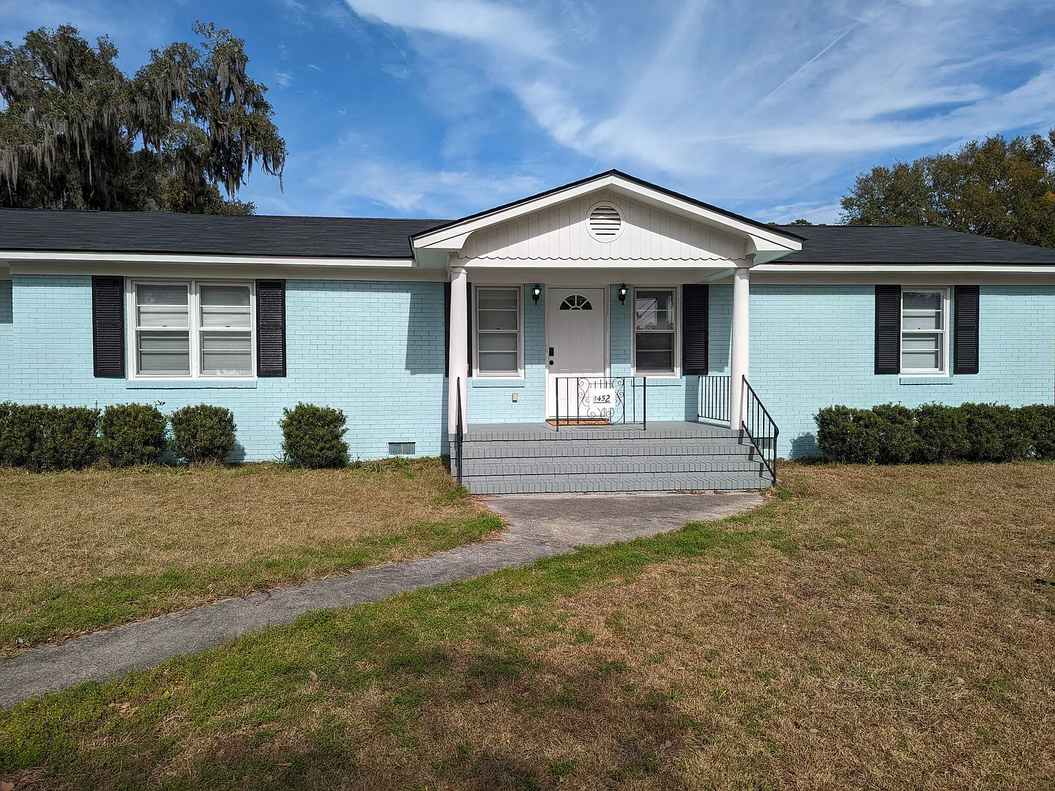 2 bed, 1.0 bath, 1300 sqft, $2,600 — Photo 1