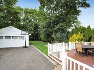 15 Calvin Ave, Syosset, NY 11791