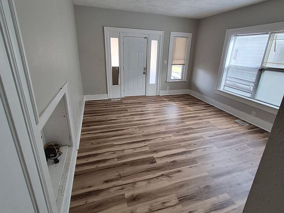 2nd image of 546 N Eastern Ave