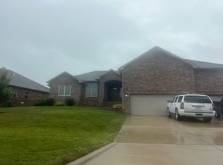 2002 N Citation Ave, Springfield, MO 65802