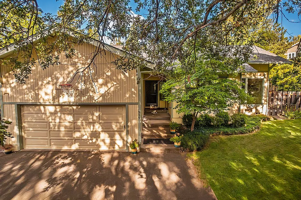 535 Grandview Dr photo 1