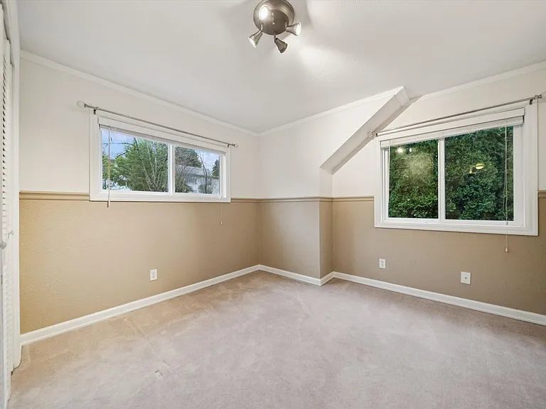 1831 SW Evans St — Photo 33