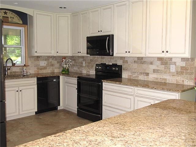 Check Out the Double Oven !  ..Photo was taken before finishing touches in the brand new kitchen, drawer pulls are now on and re