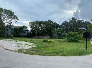 950 11th St N, Naples, FL 34102