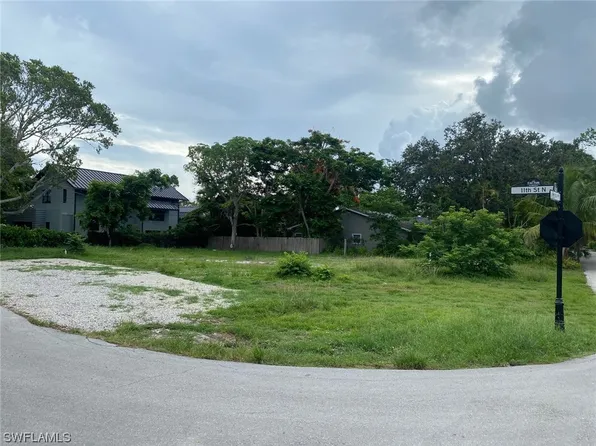 950 11th St N, Naples, FL 34102