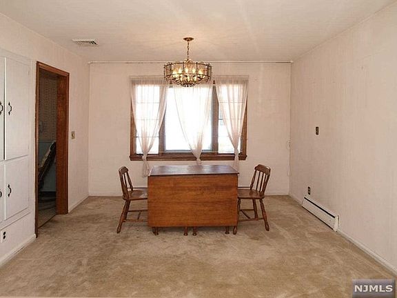 5th image of 736 Birch Ave